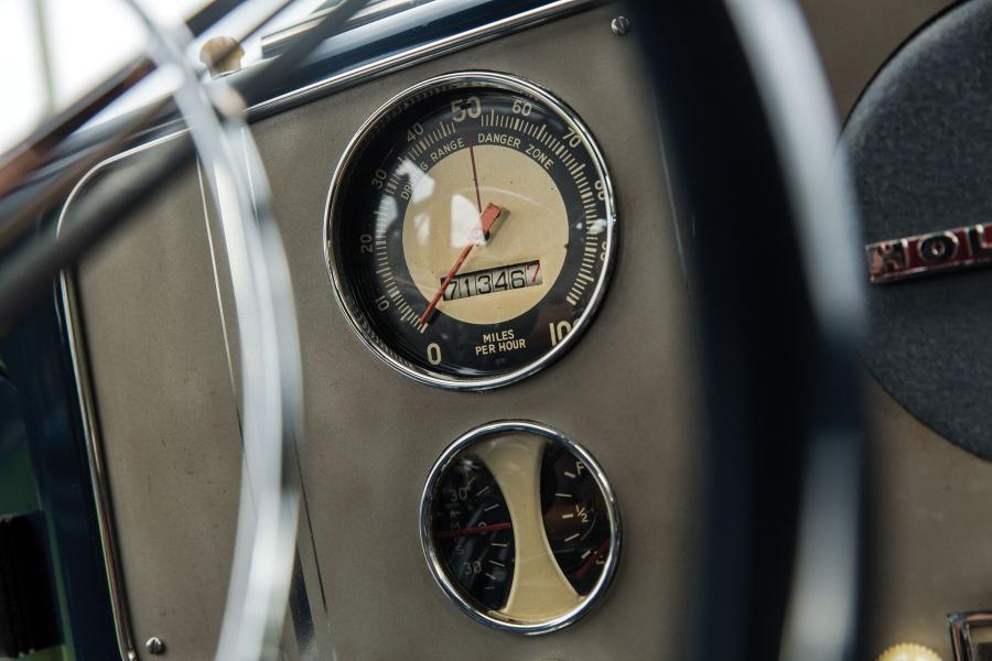 Панель приборов Graham Model 113 Custom Hollywood Supercharged Sedan 1941 года  (фото 21 из 53)